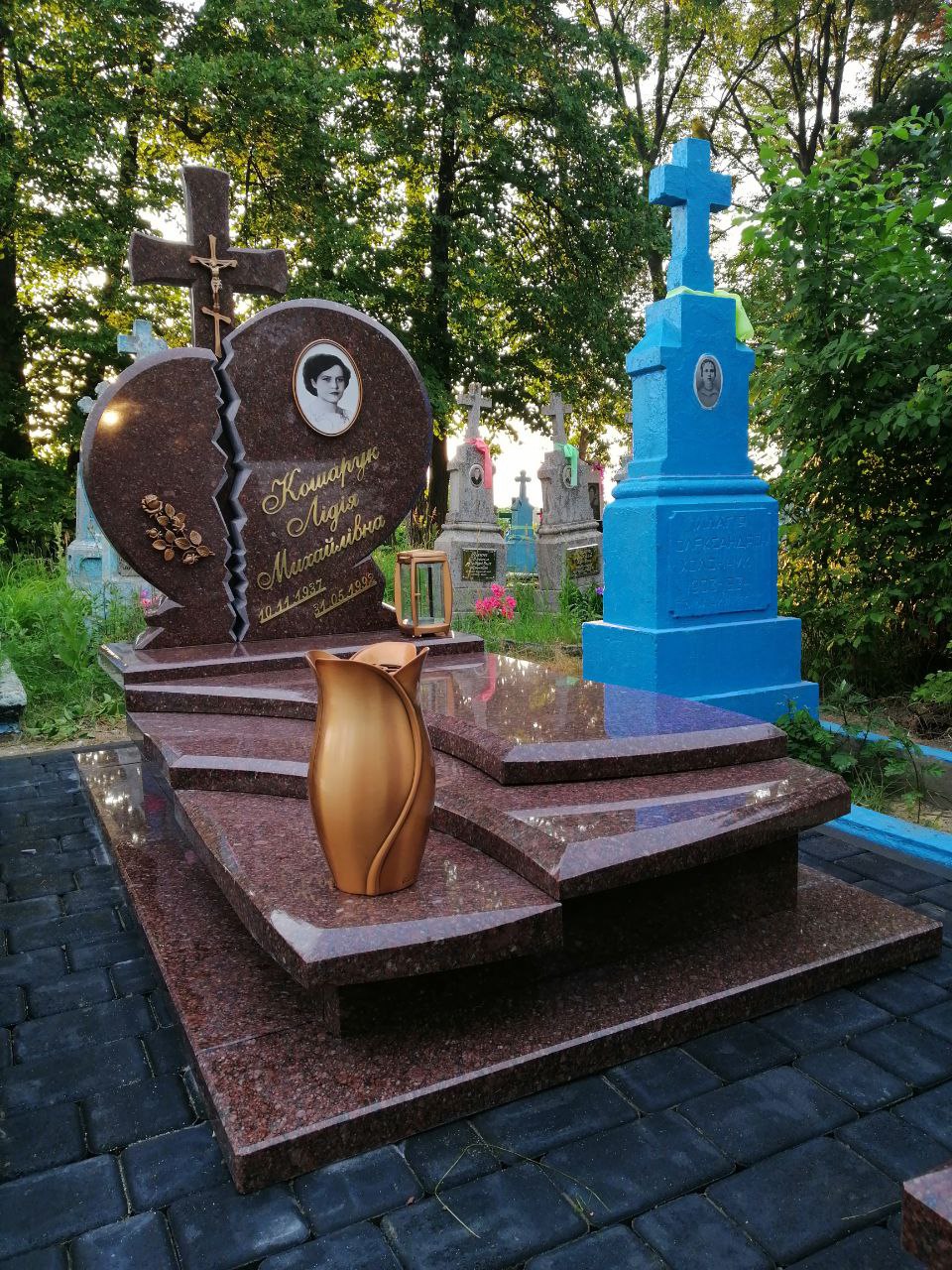 Памятник 14