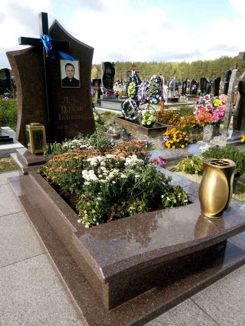Памятник 16